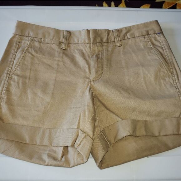 Banana Republic Pants - Banana Republic khaki shorts (6 petite)